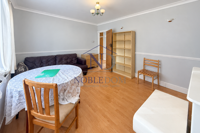 The Brooklands, Eversley Crescent, ISLEWORTH photo 4