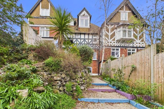 2-bed flat on Flat B, 7, Oaklands Road, Bromley, £325,000