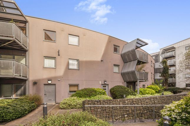 1-bed flat on 12 Flat 2 Domecq House, Dallington Street, London, £325,000
