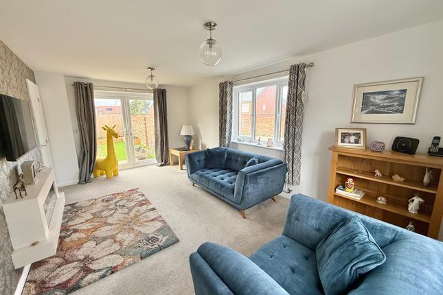 14, Cypress Close, Macclesfield photo 2