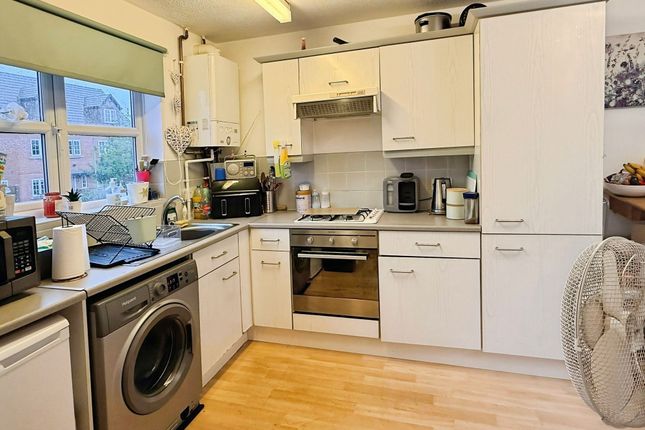 6 White Hart Close, Leicester photo 3