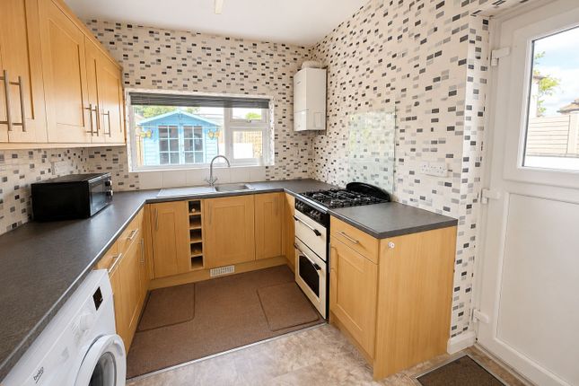 6, Southlands Grove, Bradford photo 2
