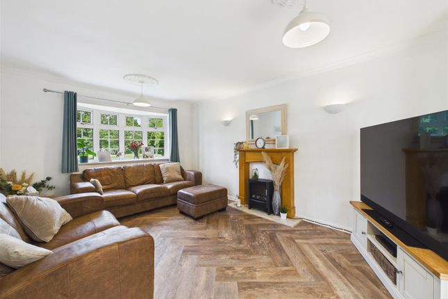 61, Gosforth Drive, Dronfield photo 3