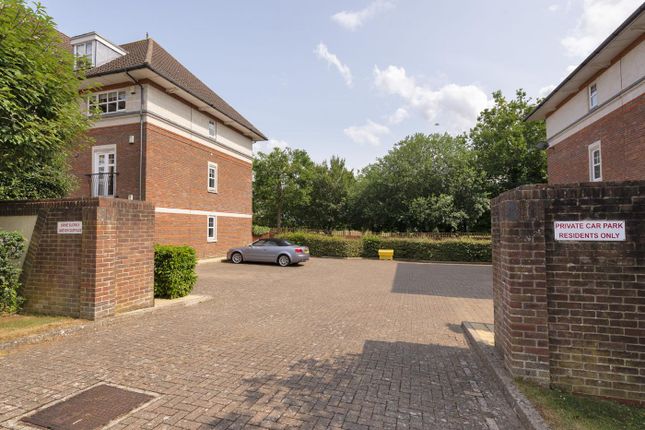 3 Sandringham Court, Admiral Way, Kings Hill West Malling photo 4
