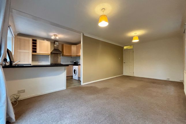102, Bromley photo 3