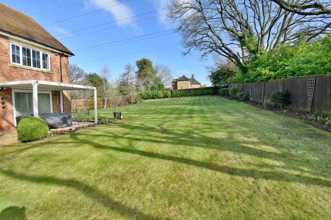 4 The Oaks, Brickyard Lane, Ferndown photo 2