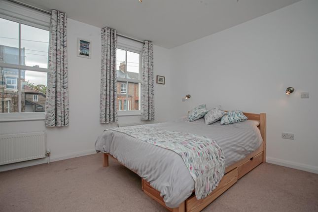 Terraced house to rent in St. Bernards Road, Oxford