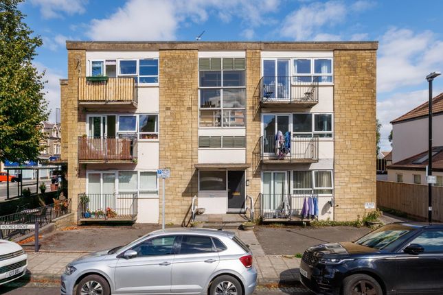 5 Holmes Court, Holmes Grove, Bristol photo 2