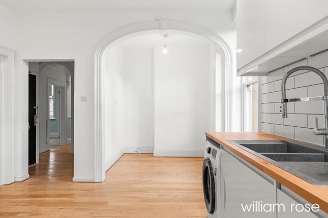 Flat 3, 29, Broomhill Road, Woodford Green photo 4