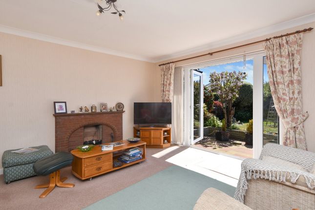 16, Knollcroft, Shoeburyness photo 2