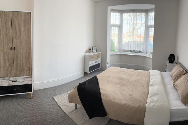 Thumbnail Room to rent in Dudley Road West, Tividale, Oldbury