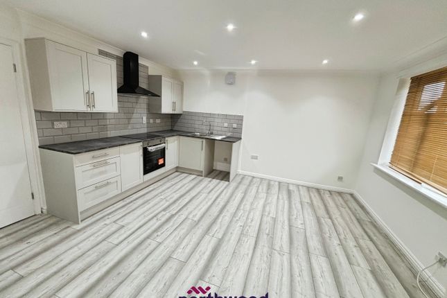 37, Lock Keepers Court, Hull photo 2