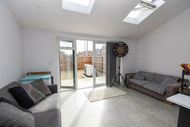19 Scotta Road, Manchester photo 4
