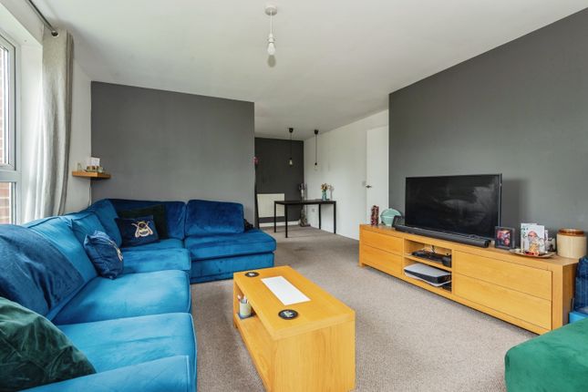 Flat 11/Maple Court, Park View Road, Leatherhead photo 4
