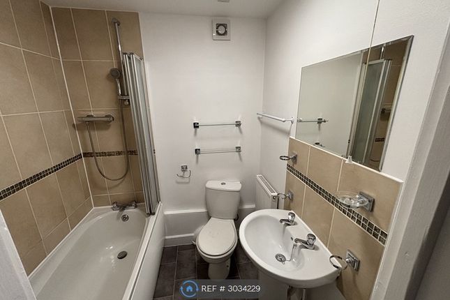 Flat, London Road South, Lowestoft photo 3