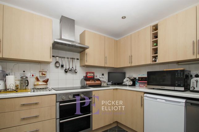 Terraced house for sale in Allen Close, Hinckley
