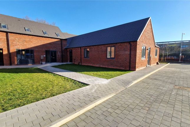 2-bed bungalow on Littleton Grange, Cannock, £1,250/mo