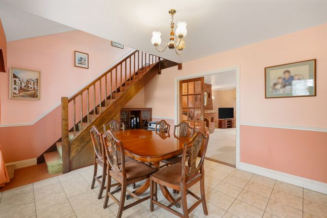 Ramsden Cottage, Ramsden View Road, Wickford photo 3