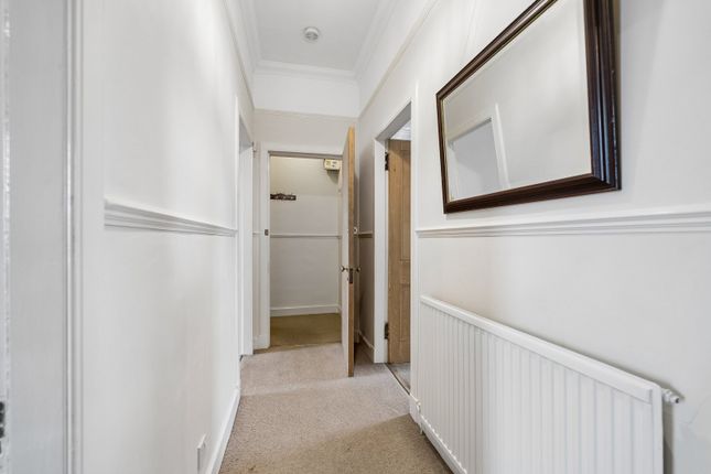 Flat 4, 66, East Clyde Street, Argyll and Bute photo 3