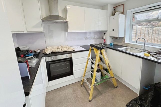 159, Avondale, Aldershot photo 3