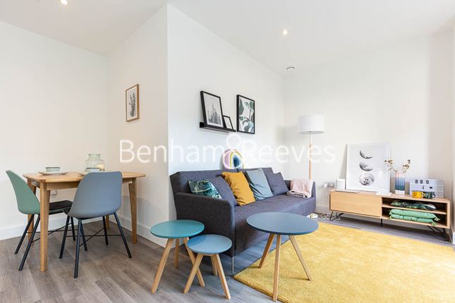 Flat to rent in Lismore Boulevard, Beaufort Park