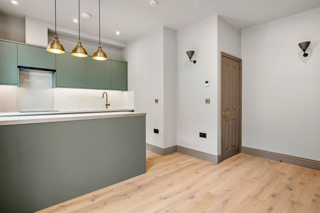Flat 1, 45A, Exmouth Market, London photo 3