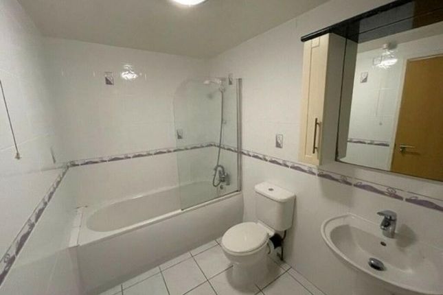 Bright And Clean Bathroom Featuring A Spacious Bat...