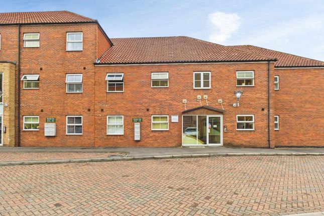 2-bed flat on Riverside Drive, Lincoln, £95,000