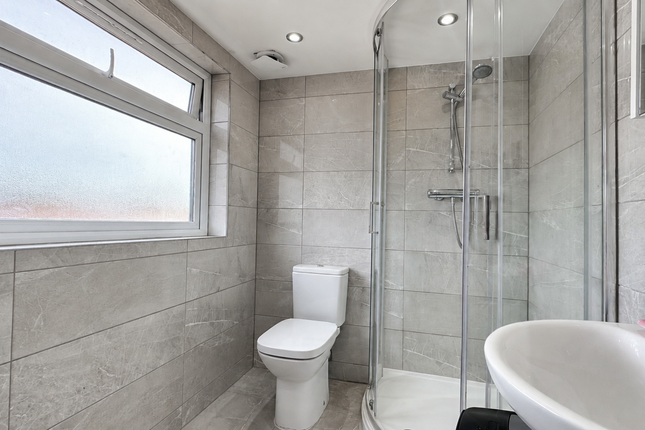 25 Leeds Road, Slough photo 4