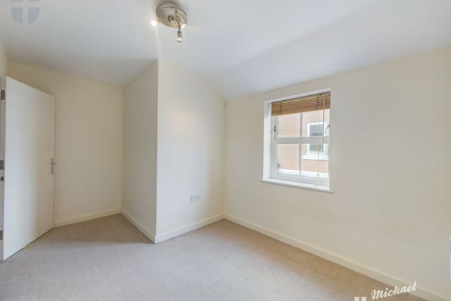 Flat to rent in Mere Court, Pine Street, Aylesbury, Buckinghamshire