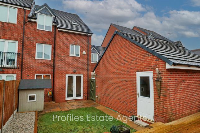 Link-detached house for sale in Wyvern Close, Burbage, Hinckley