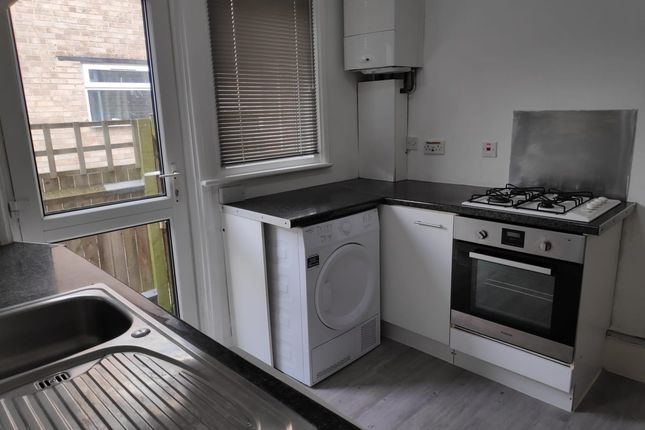 38, Victoria Road, Earlswood photo 4