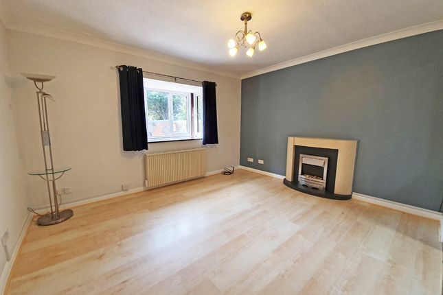 Thumbnail Flat to rent in Mill Close, Sherfield-On-Loddon, Hook