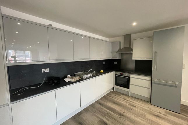 2 Bed Flat To Rent Hounslow, High Street