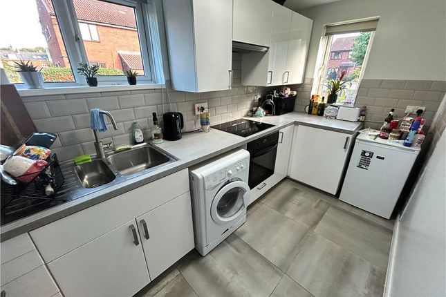25, Knatchbull Close, Hampshire photo 4