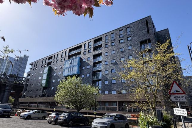 Apt 205, Saville, Castlefield photo 2