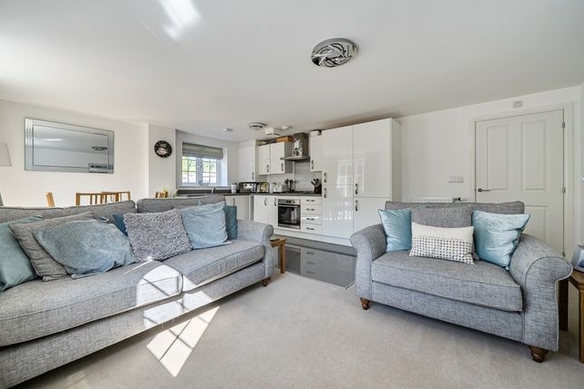 Langman Close, Wokingham photo 2