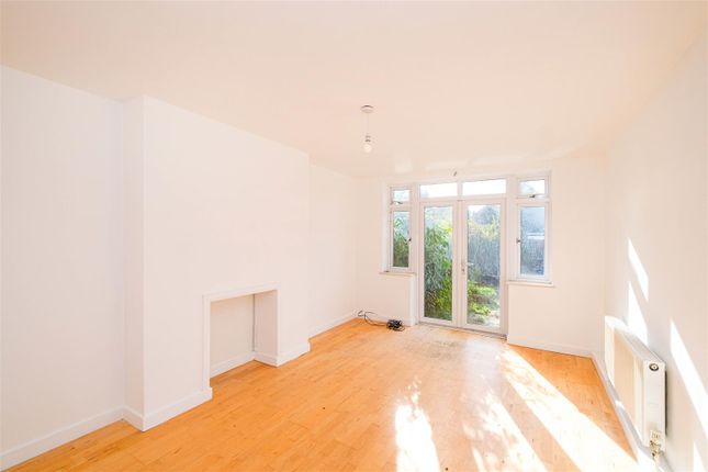 Thumbnail Flat to rent in Grove Hill, London