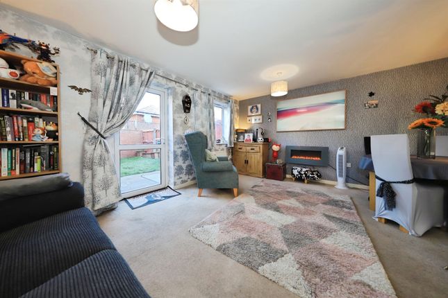 14, Mike Oborski Close, Kidderminster photo 3