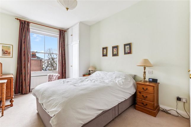 Flat for sale in Elgin Crescent, London