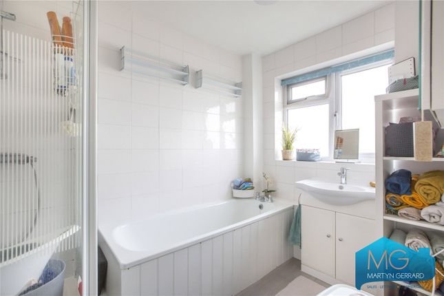 Flat for sale in Windsor Court, Southgate, London