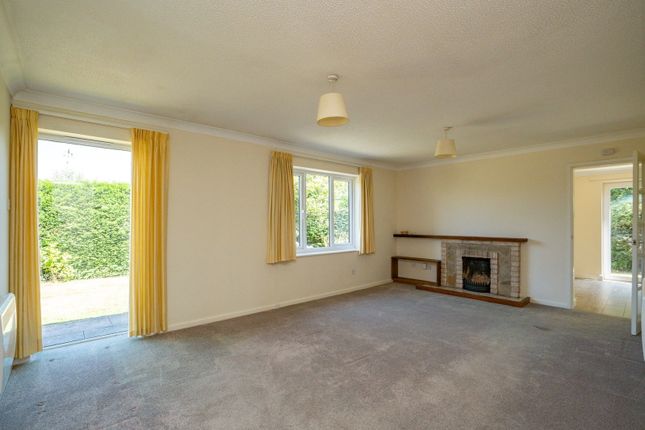 4, Cobham Close, Malvern photo 3