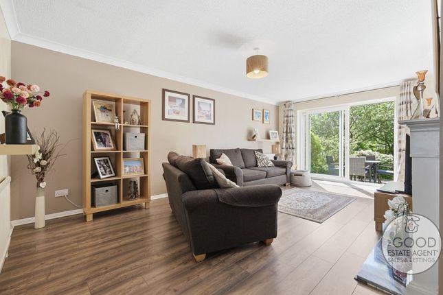 84, The Lindens, Loughton photo 2