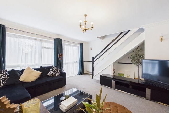 2 Lynwood Court,, Fordbridge Road, Surrey photo 2