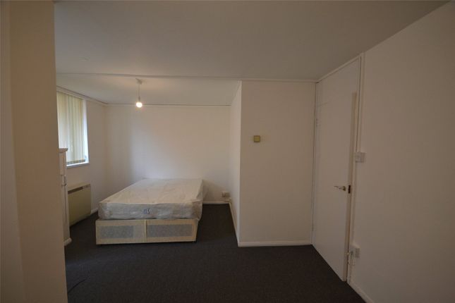 6, Bruckner Street, London photo 3