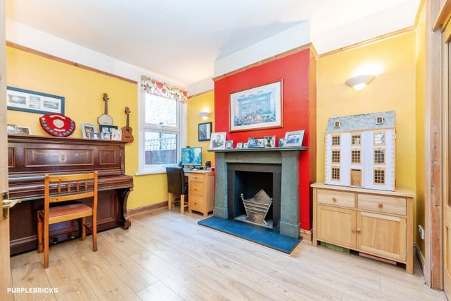 25, Oxford Gardens, London photo 4
