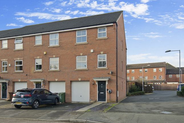 Thumbnail Town house for sale in Conyger Close, Great Oakley