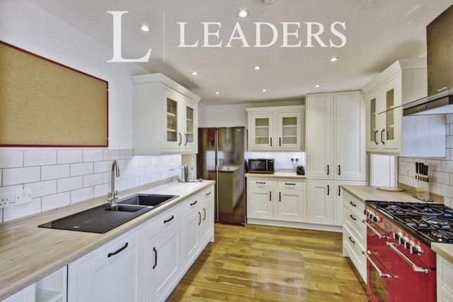 Room 6 (Red), 18, Queen Street, Brentwood photo 5