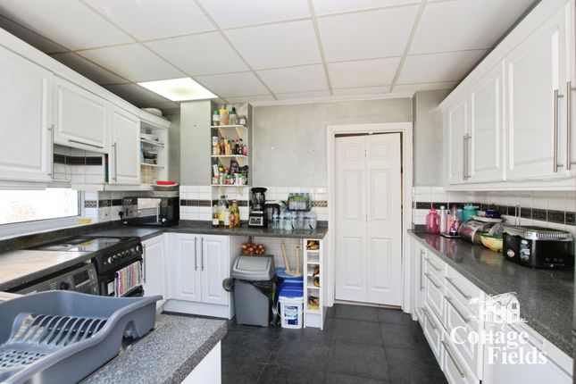 11 Carisbrook Close, Enfield photo 3