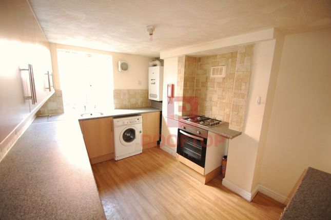 Terraced house to rent in Hessle Place, Leeds